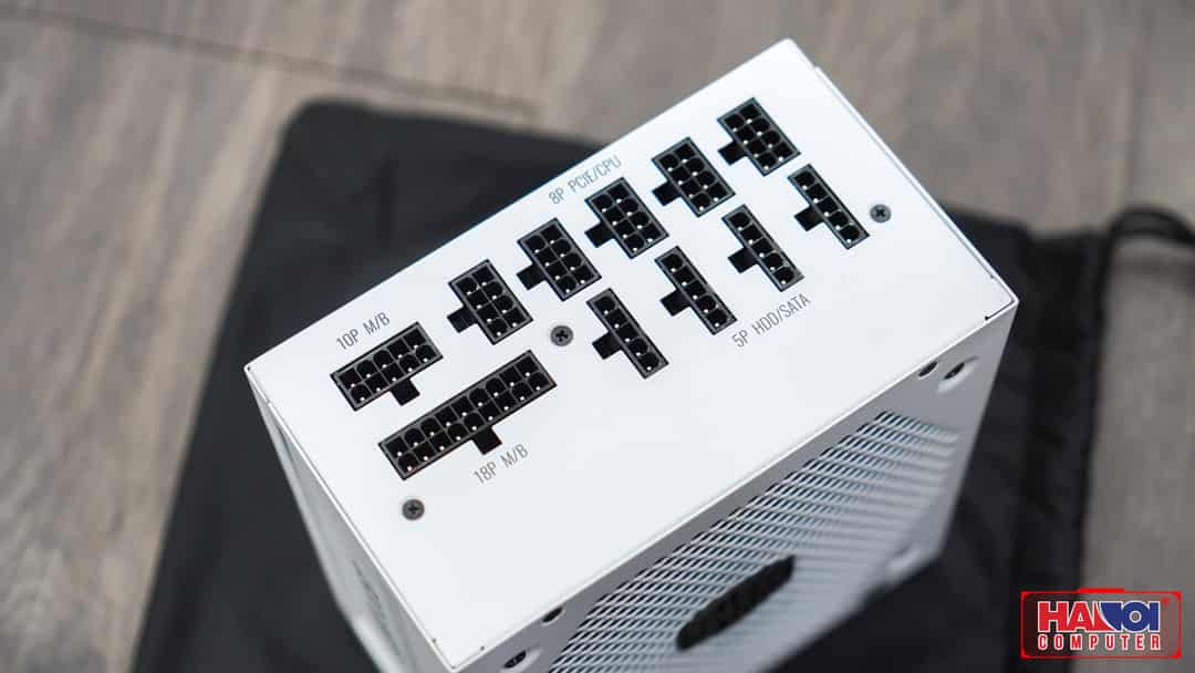 56971_coolermaster_v850_white__4_.jpg