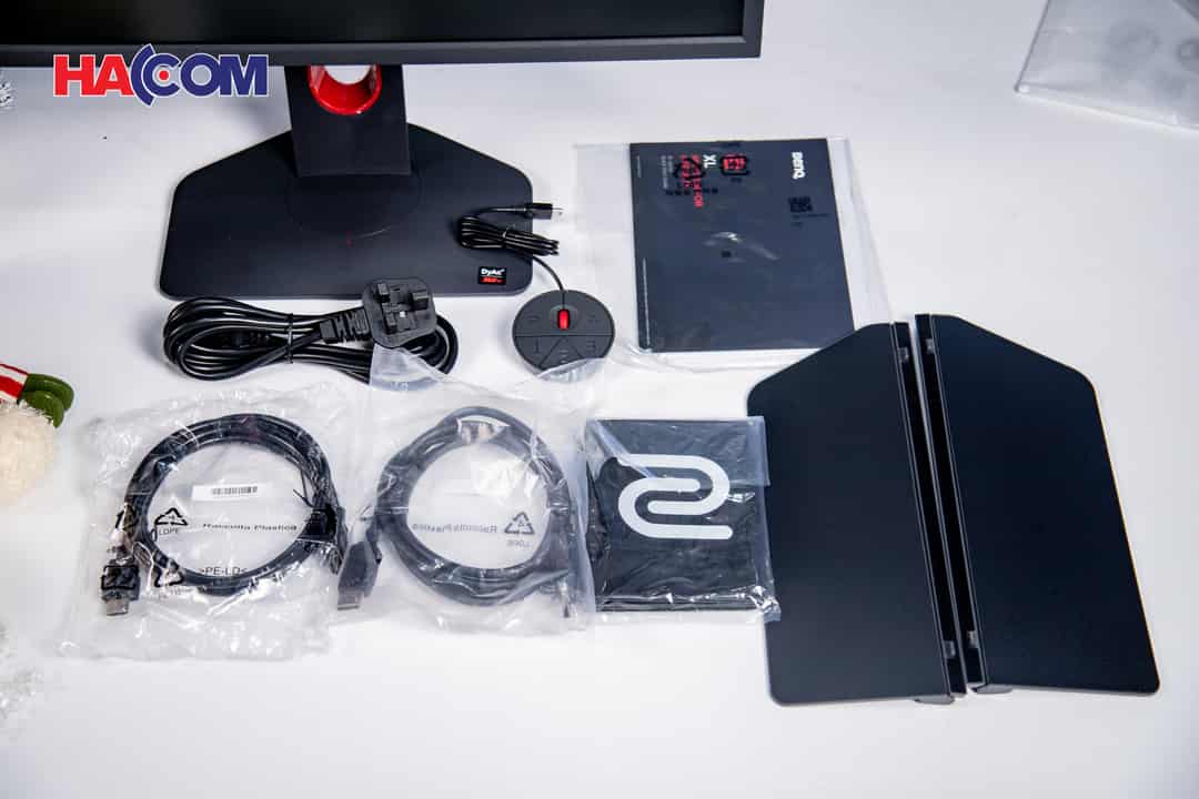 70247_man_hinh_gaming_zowie_benq_xl2566k_4.JPG