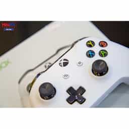 36411_tay_game_khong_day_xbox_one_white_06.jpg