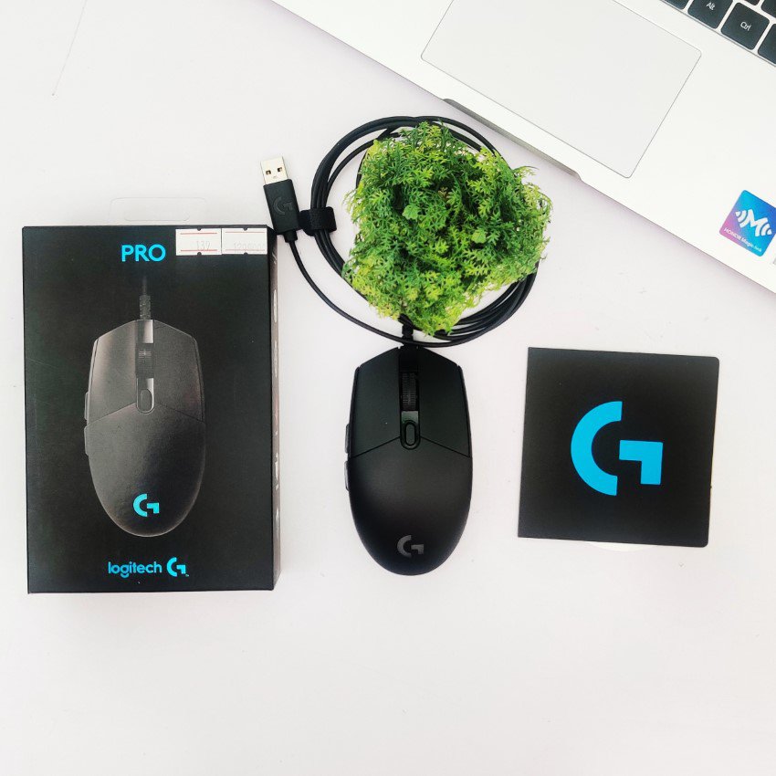 47528_mouse_logitech_pro_hero_gaming_black_1.jpg