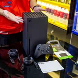 57026_may_choi_game_microsoft_xbox_one_series_x_03.jpg