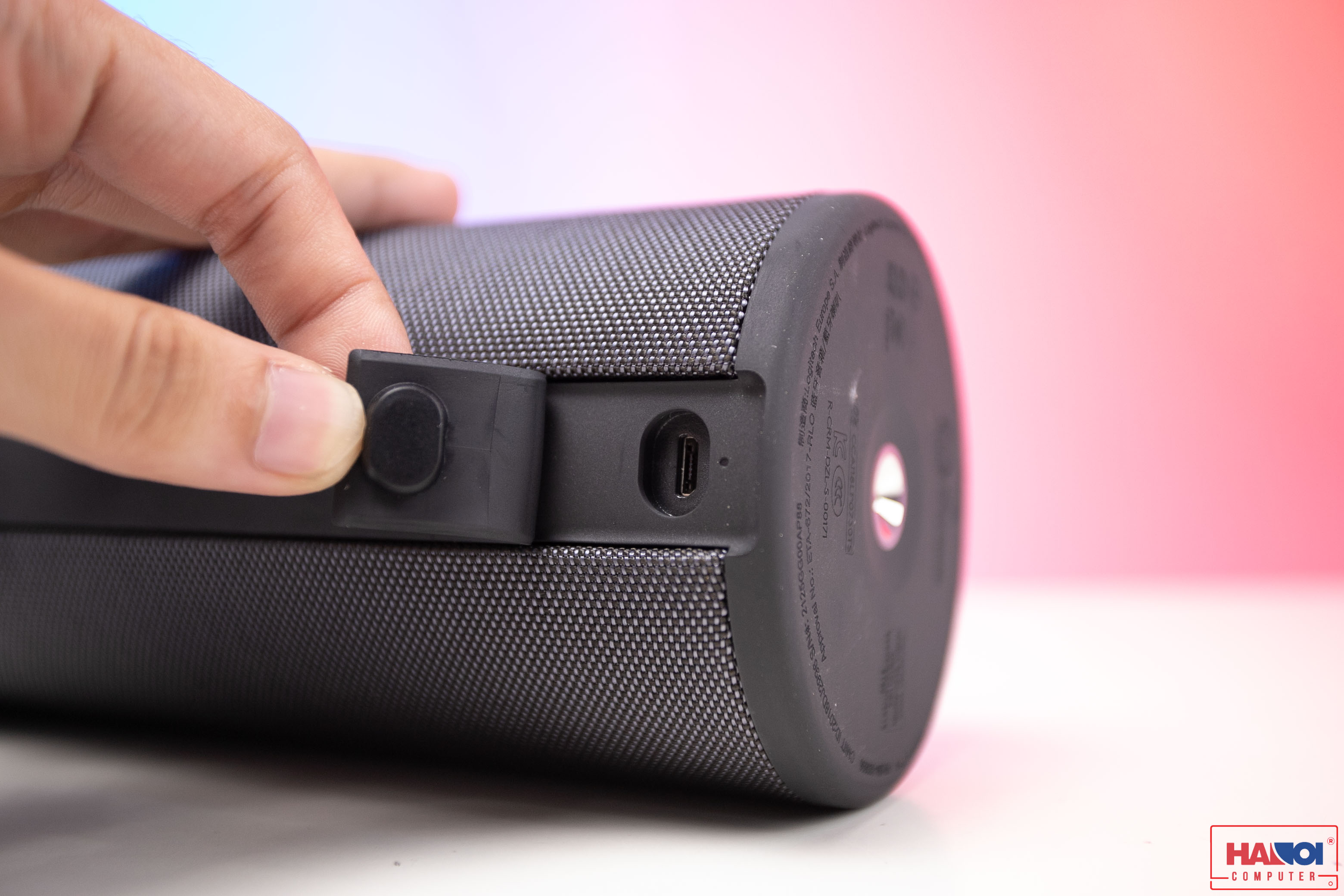 66525_ultimate_ears_megaboom_3_mau_den_4.jpg