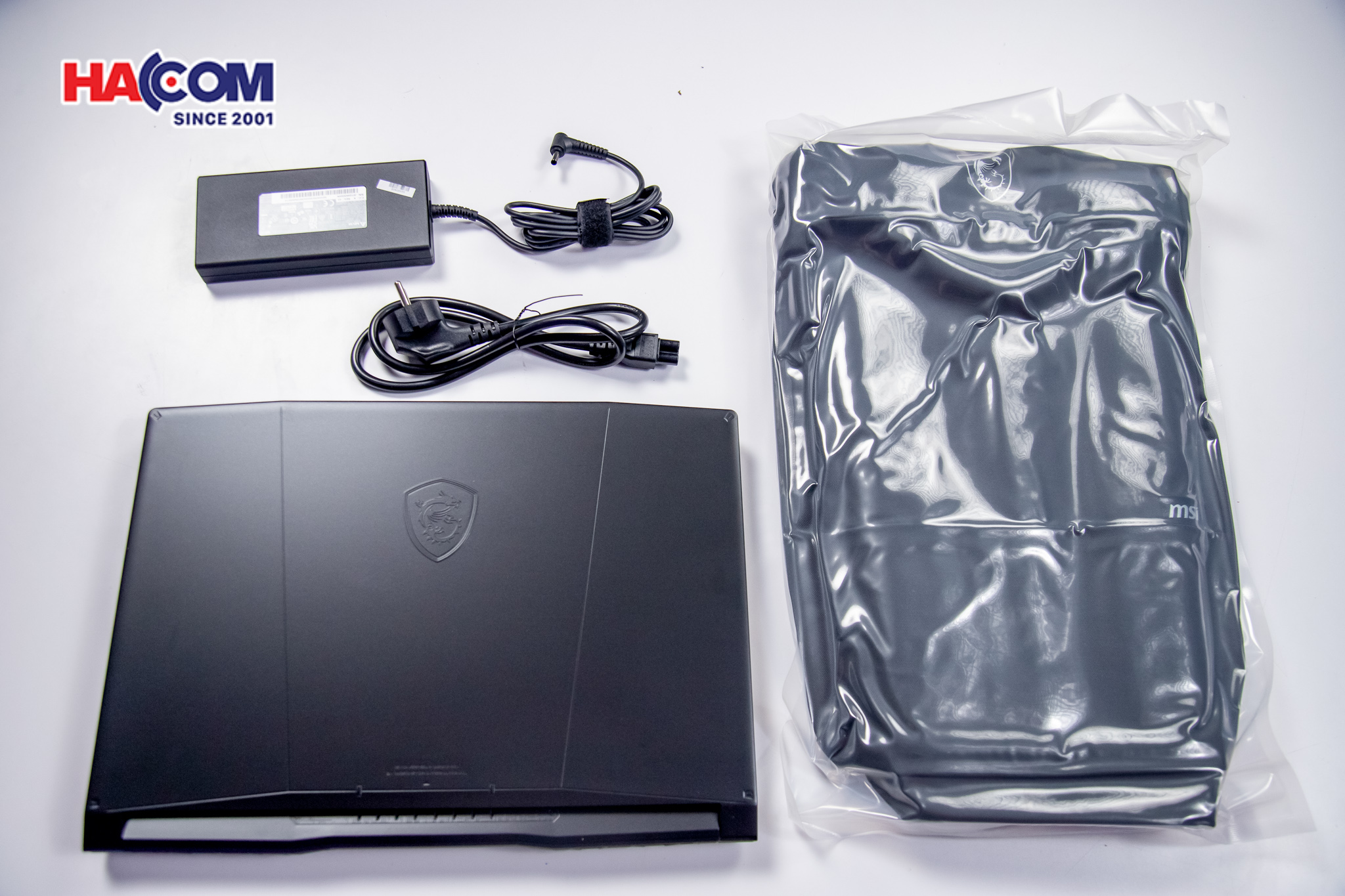 70977_laptop_msi_gaming_katana_15_b13vfk_676vn_03.JPG