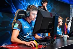Chọn tai nghe chơi game FPS như Pro Player