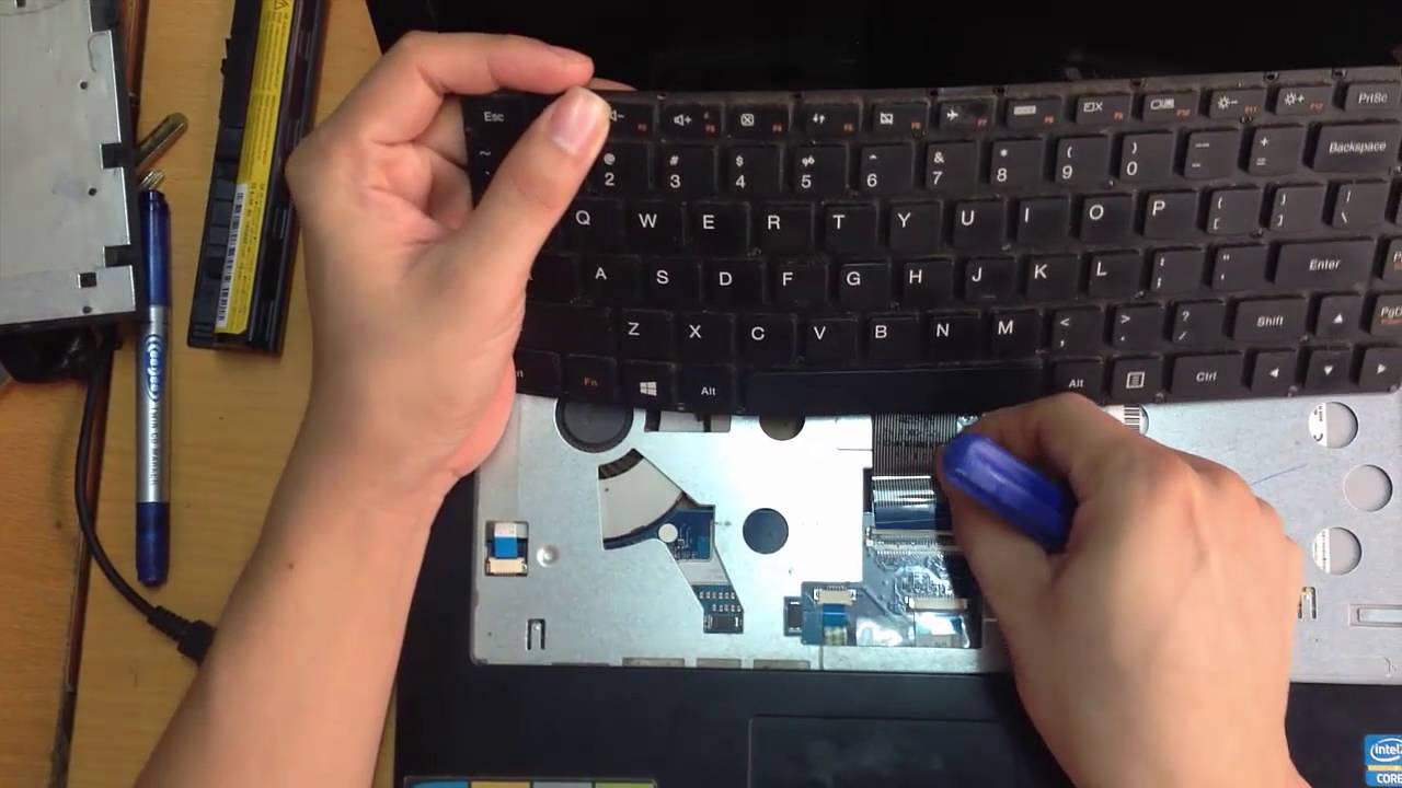 Cách tháo bàn phím laptop để vệ sinh, thay thế tại nhà